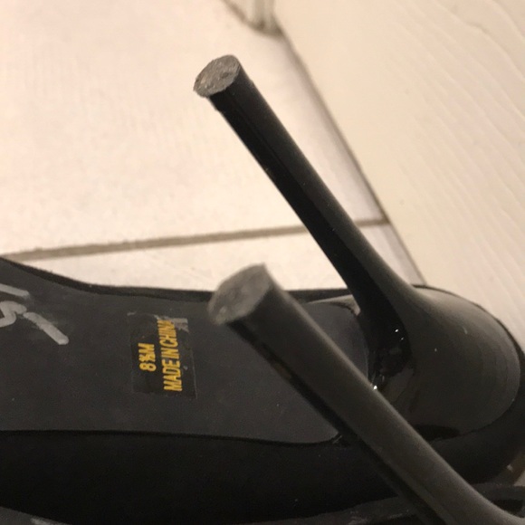 SEXY Black suede pumps! Worn inside only. 4” heel. Size 8.5 - Picture 6 of 7